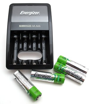 Ładowarka akumulatorków Ni-MH Energizer Maxi + 4 x R6/AA 2000 mAh